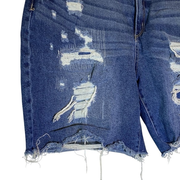 NoBo No Boundaries Women's size 17 Mid rise Denim Blue Distressed Jean Shorts - Picture 4 of 6